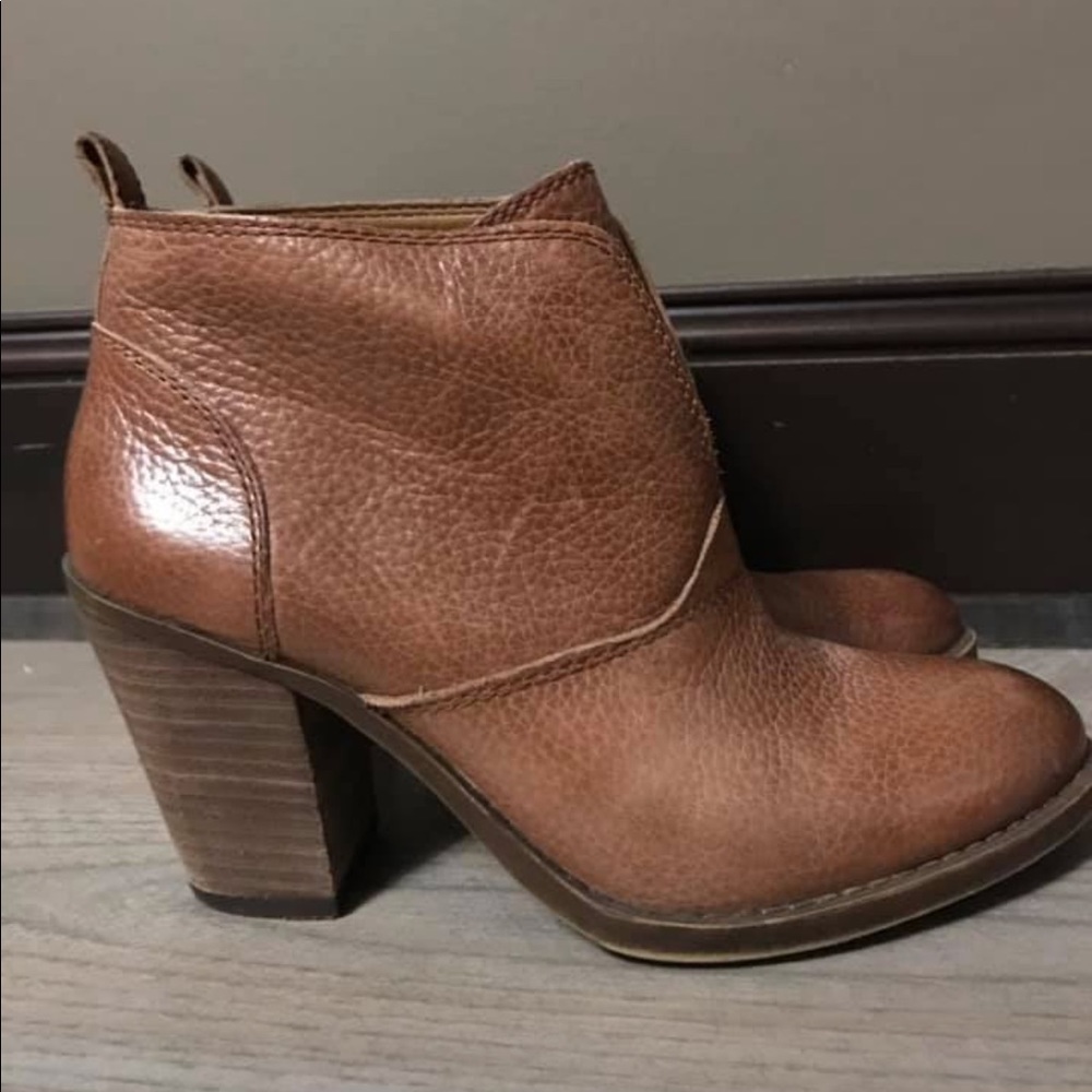 Brown Leather Lucky Brand Boots💕